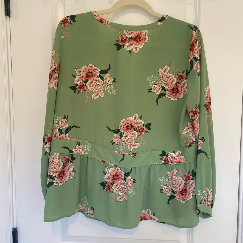 LOFT Sage Green Floral V-Neck Blouse XS - Picture 4 of 9